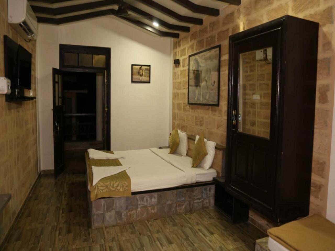 Gir Lions Paw Resort With Swimming Pool Sasan Gir Bagian luar foto