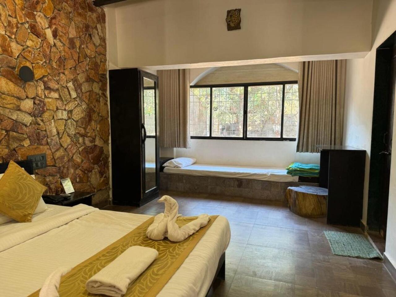 Gir Lions Paw Resort With Swimming Pool Sasan Gir Bagian luar foto
