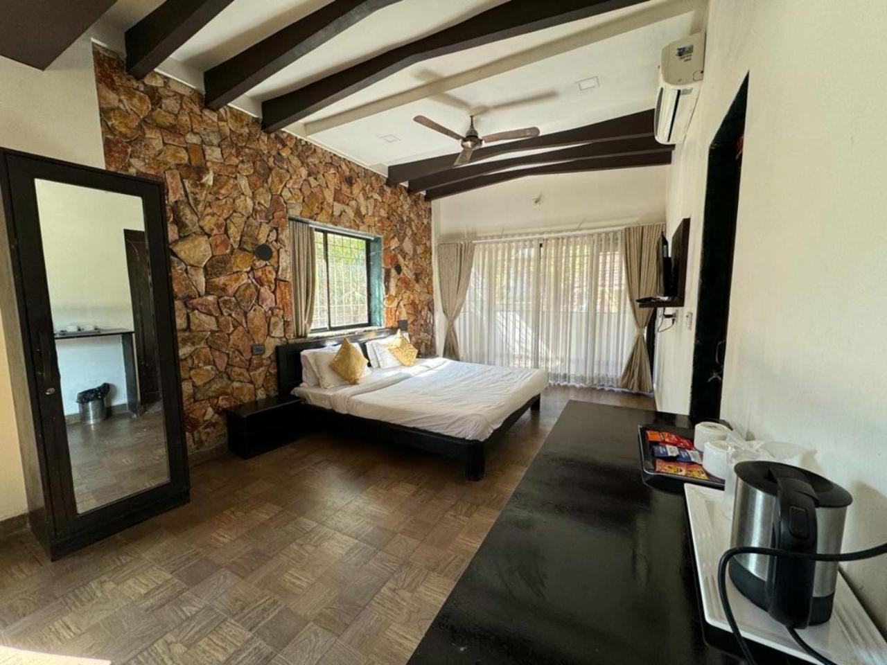 Gir Lions Paw Resort With Swimming Pool Sasan Gir Bagian luar foto
