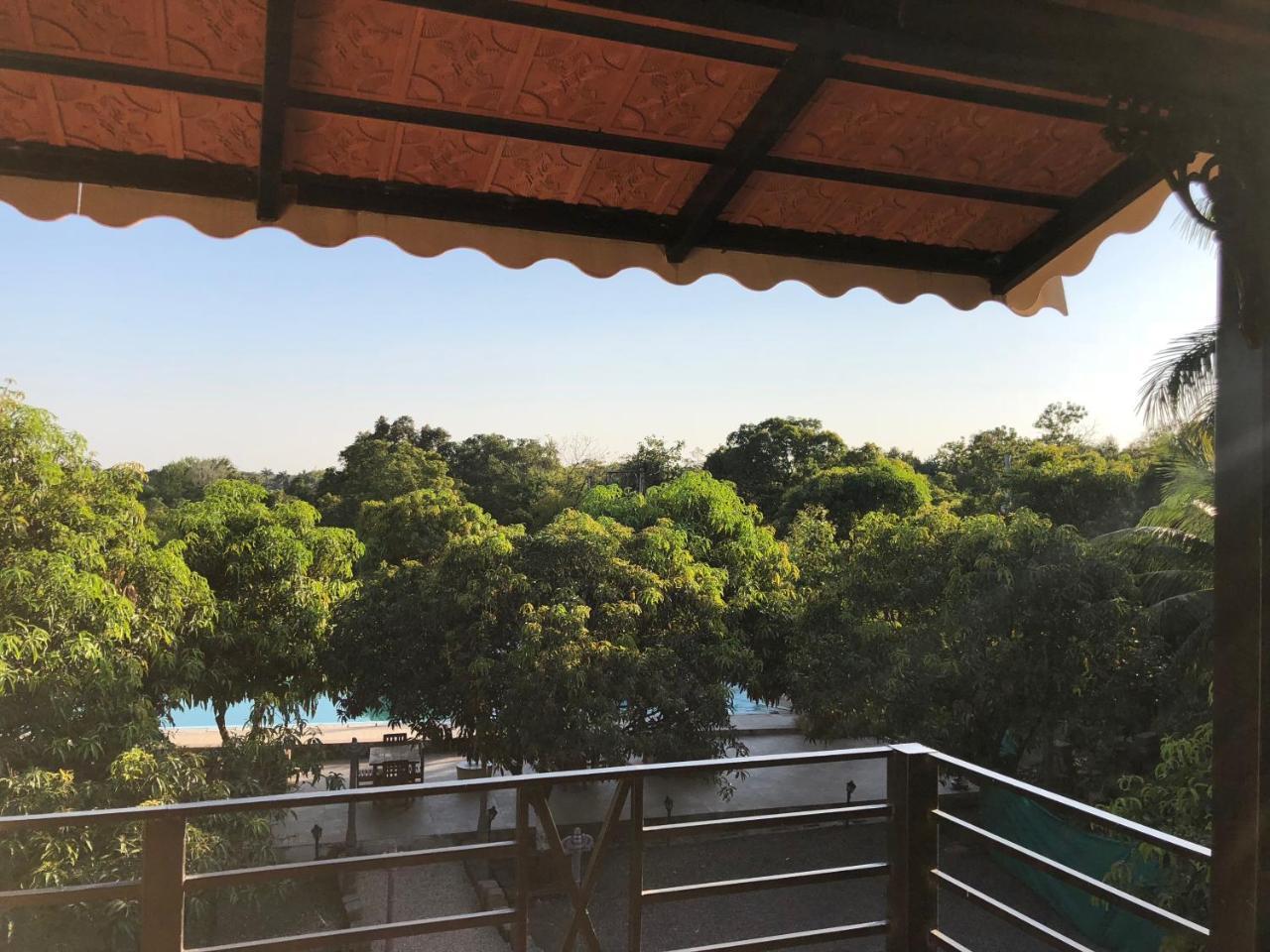 Gir Lions Paw Resort With Swimming Pool Sasan Gir Bagian luar foto